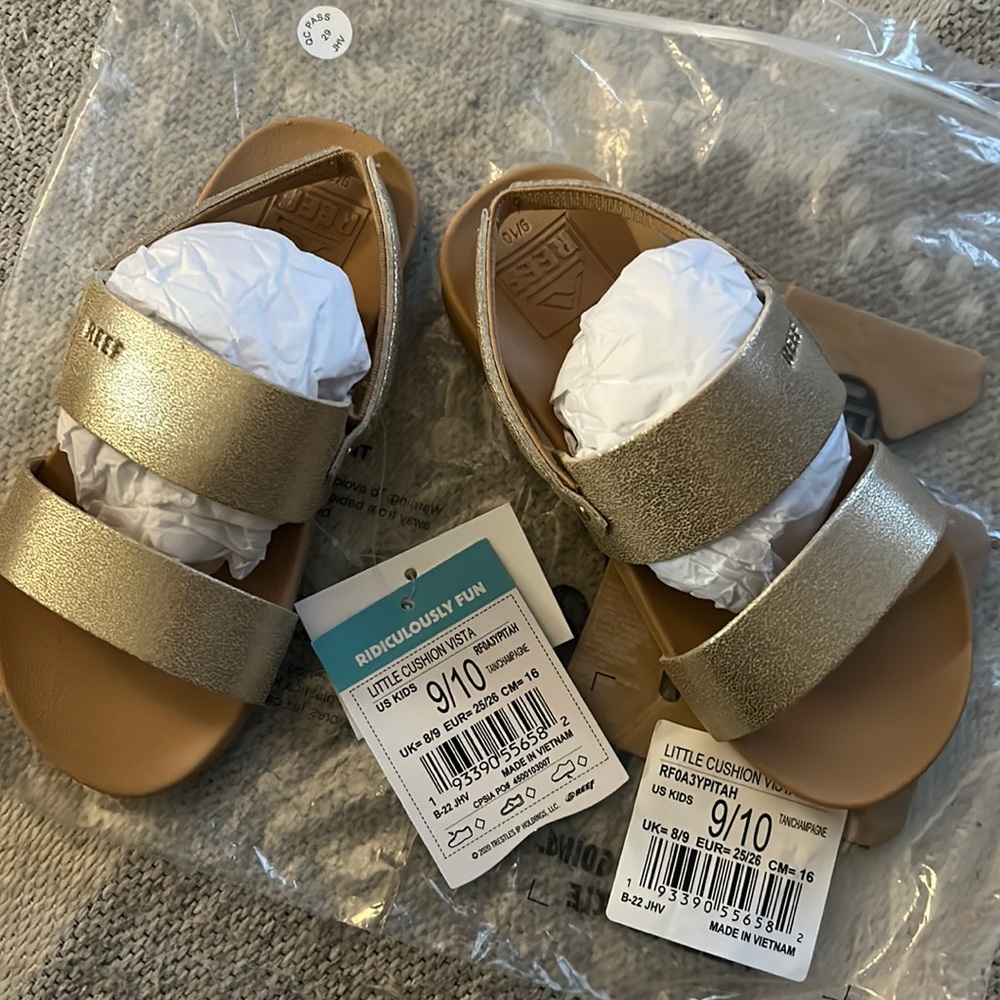 Girls reef gold sandals